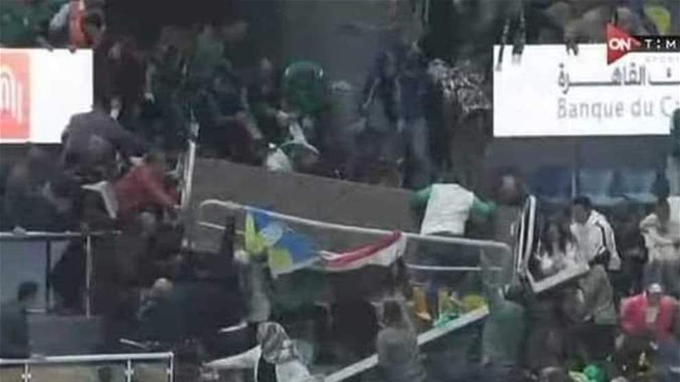 بالفيديو ـ في مصر .. انهيار جزء من مدرج رياضي بصالة مغطاة بمدينة 6 أكتوبر وسقوط 27 جريحاً