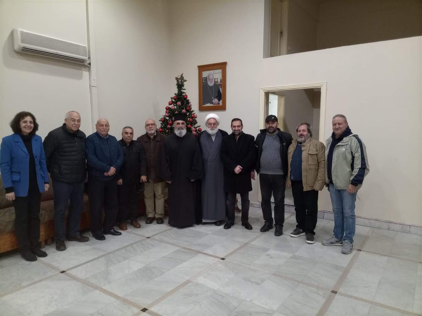 وفد حزب الله في جبل لبنان الجنوبي جال على الاديرة والكنائس مهنئاً