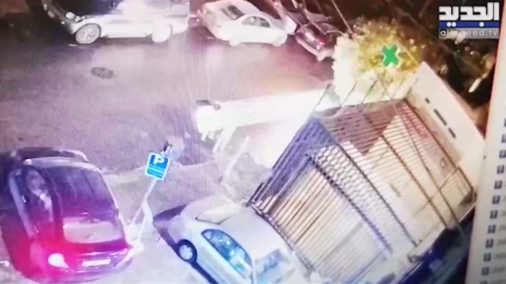 بالفيديو والصور - إلقاء قنبلة مولوتوف على مبنى "الجديد" والقوى الأمنية باشرت تحقيقاتها