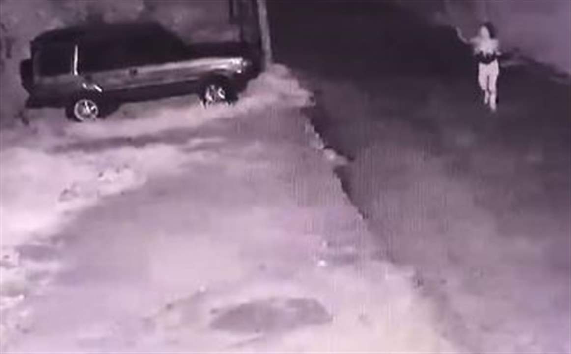 في الشمال ... طعنته زوجته مرّات عدّة وكادت أن ترديه قتيلًا وفيديو يظهرها وهي ترمي أداة الجريمة