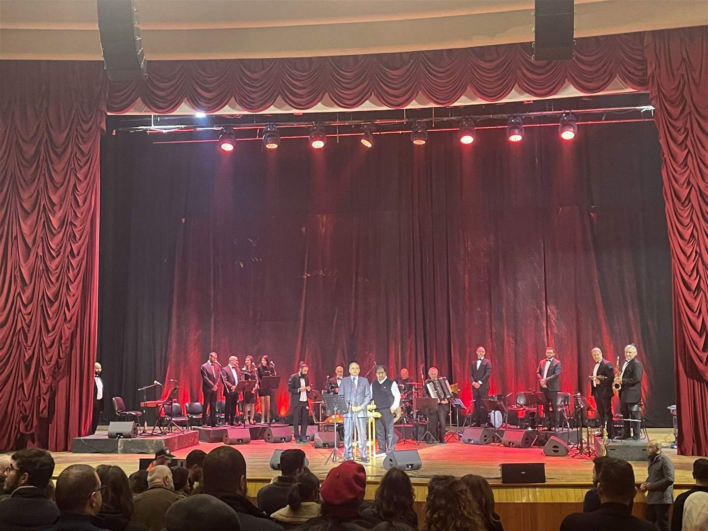 حفل خالد الهبر يتحول لهتافات ضد وزير الثقافة محمد مرتضى وفيديوهات توثق ما حصل 