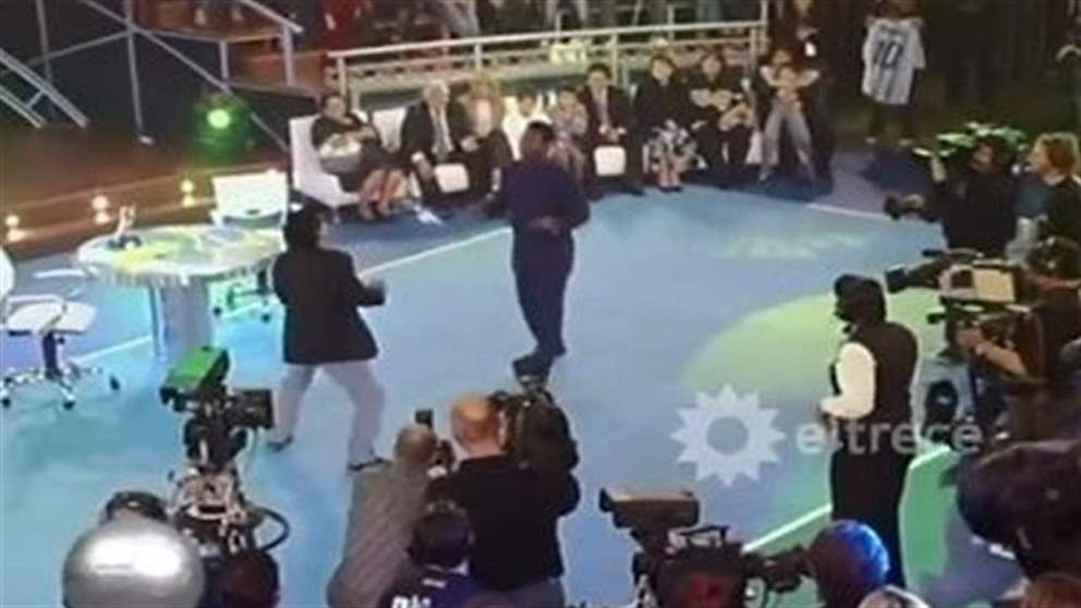 فيديو - مارادونا لبيليه: "حلمي أن أضرب الكرة برأسي معك"