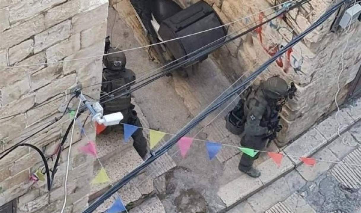 بالفيديو ـ اشتباكات عنيفة وانفجارات خلال اقتحام قوات الاحتلال للبلدة القديمة في نابلس 