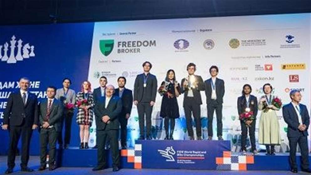 صور - لاعبة ايرانية بلا حجاب وروسي يرتدي قميصاً غريباً جداً