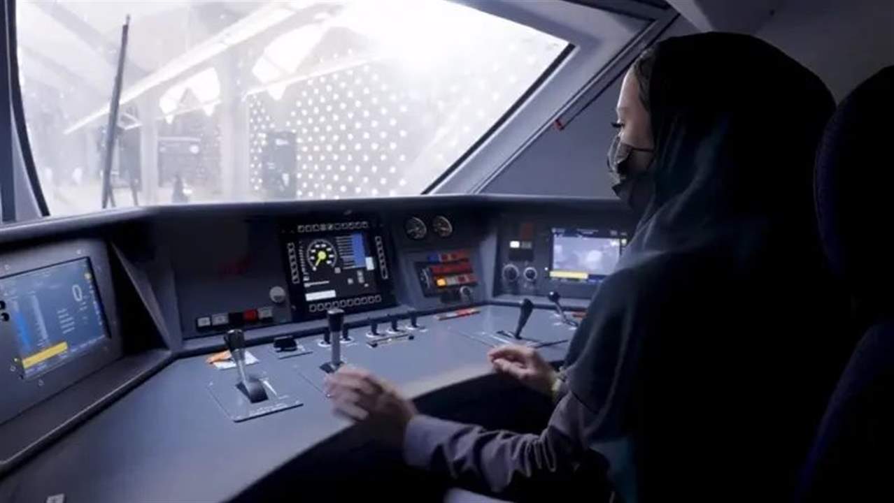 بالفيديو ـ للمرة الأولى .. سعوديات يقدن قطار الحرمين السريع 