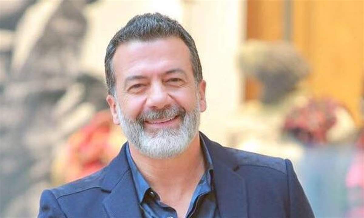 طوني بارود يترك لبنان نهائيا وابنته تتأثر: هذا أصعب وداع!