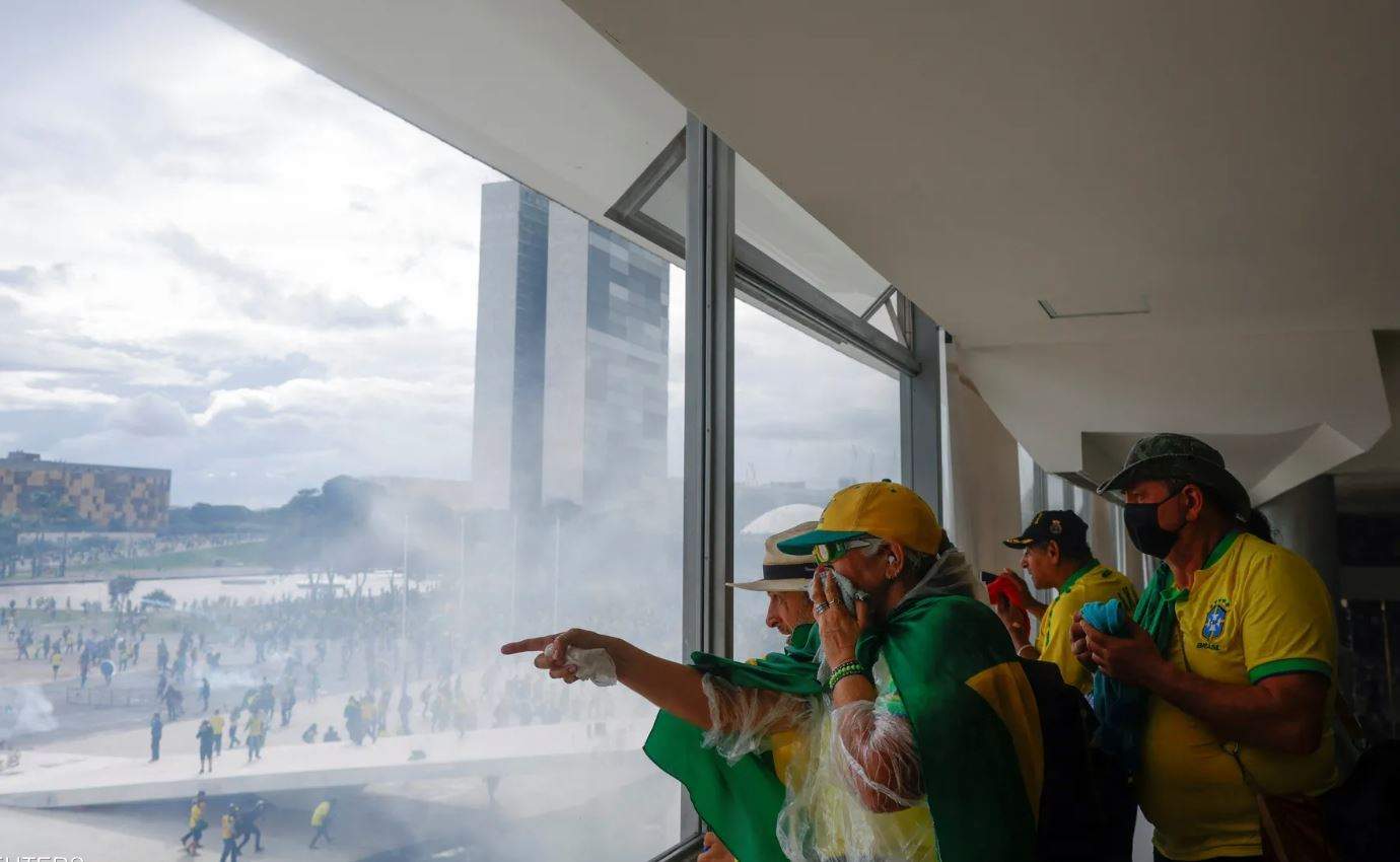 البرازيل.. أنصار بولسونارو يقتحمون قصر الرئاسة والكونغرس