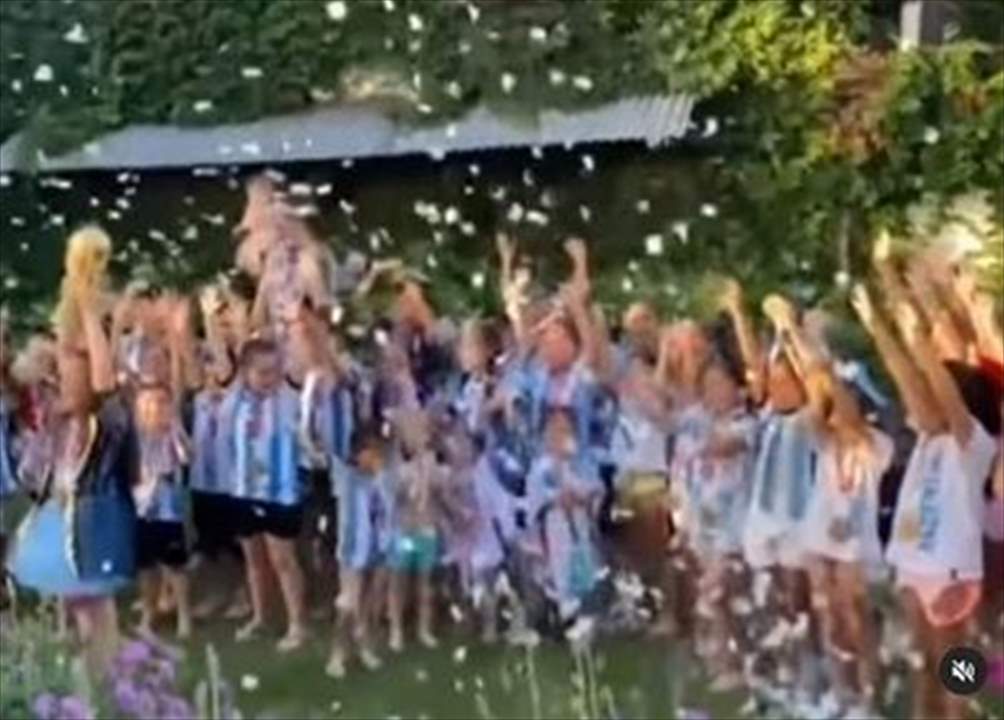 بالفيديو - طفلة تُقلّد احتفال تتويج الارجنتين في عيد ميلادها !