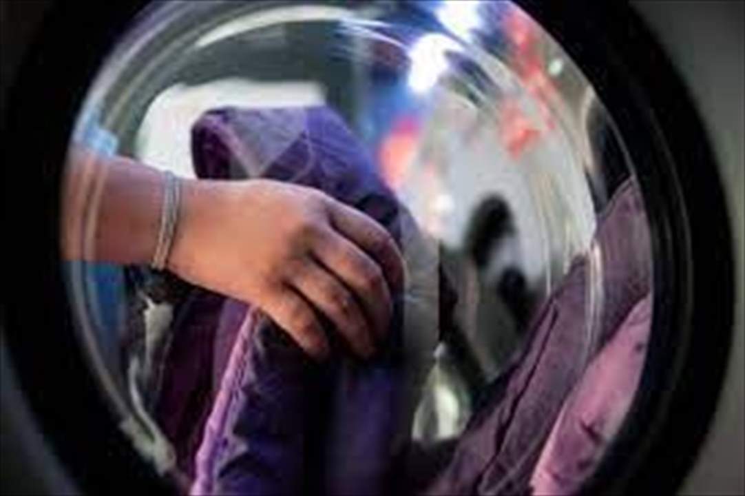 وفاة طلفة عثر عليها داخل غسالة ملابس