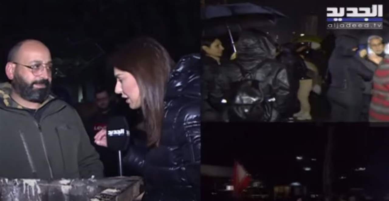 محتجون يقطعون الطريق في الصيفي - وسط بيروت  تضامناً مع الناشط وليام نون... للمتابعة مباشرة: 