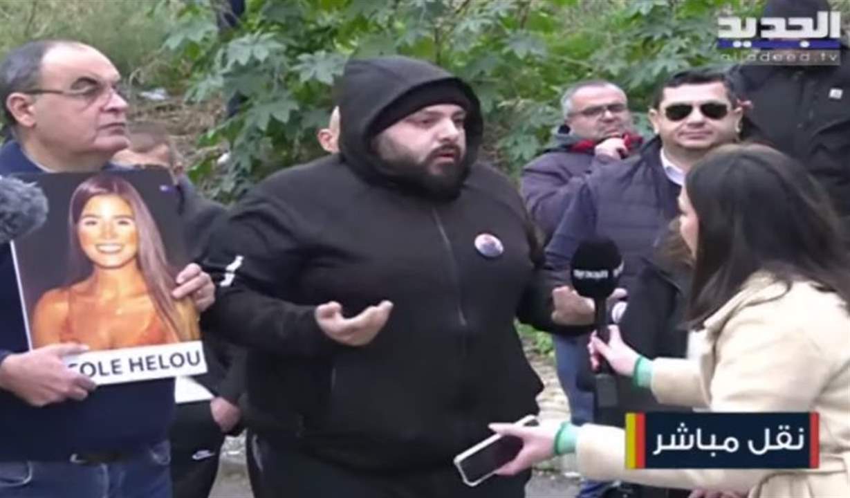 توافد المحتجين الى امام مركز امن الدولة في الرملة البيضاء تنديداً بتوقيف الناشط وليام نون 