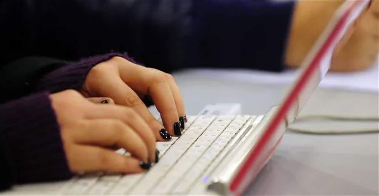 "حيلة شيطانية" تكشف الموظفة الغشاشة!