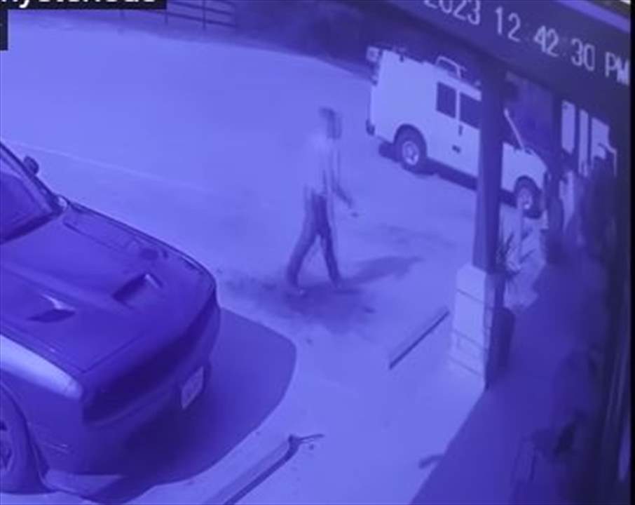 بالفيديو -  قطــ  ع رأس زوجته ثم سرق من مقر عملها!