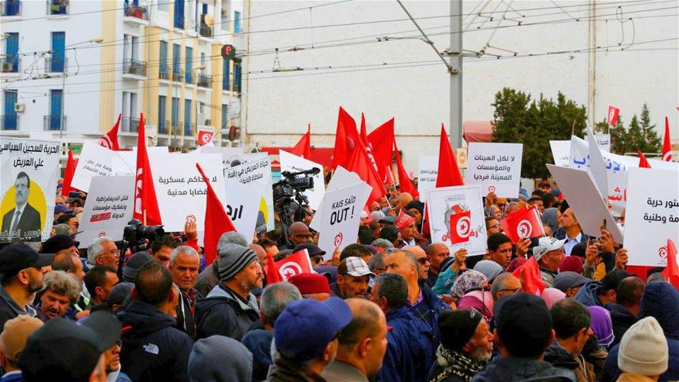 تونس تنتفض من جديد في ذكرى الثورة..المتظاهرون يطالبون بتنحي قيس سعيد
