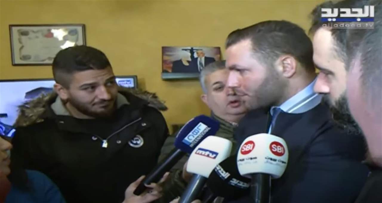 وليام نون يصل إلى منزل خاله الأب جورج صوما بعد الإفراج عنه بسند إقامة