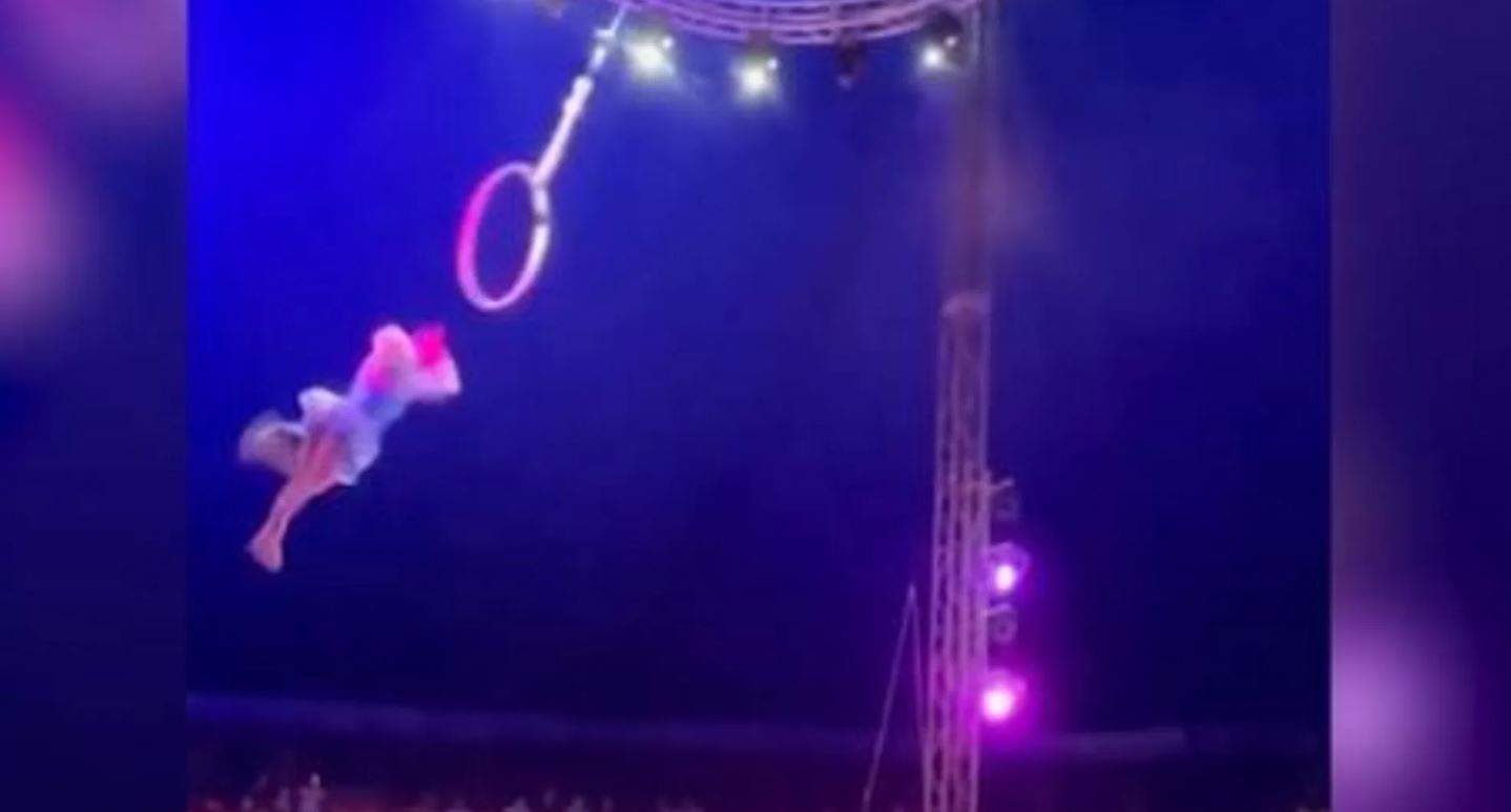 بالفيديو - بعد أن "خانها الطوق".. هكذا سقطت "ميا" لاعبة السيرك