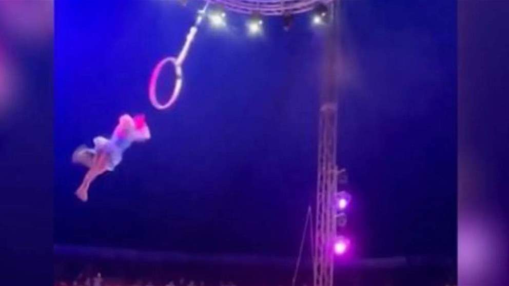 بالفيديو - بعد أن "خانها الطوق".. هكذا سقطت "ميا" لاعبة السيرك