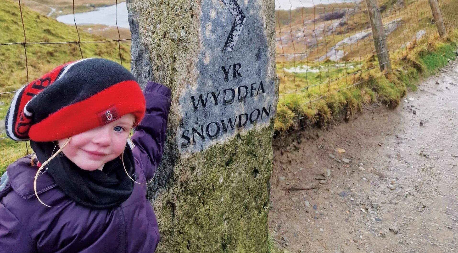   طفلة في الخامسة تحقق لقب أصغر متسلقة لقمم بريطانيا