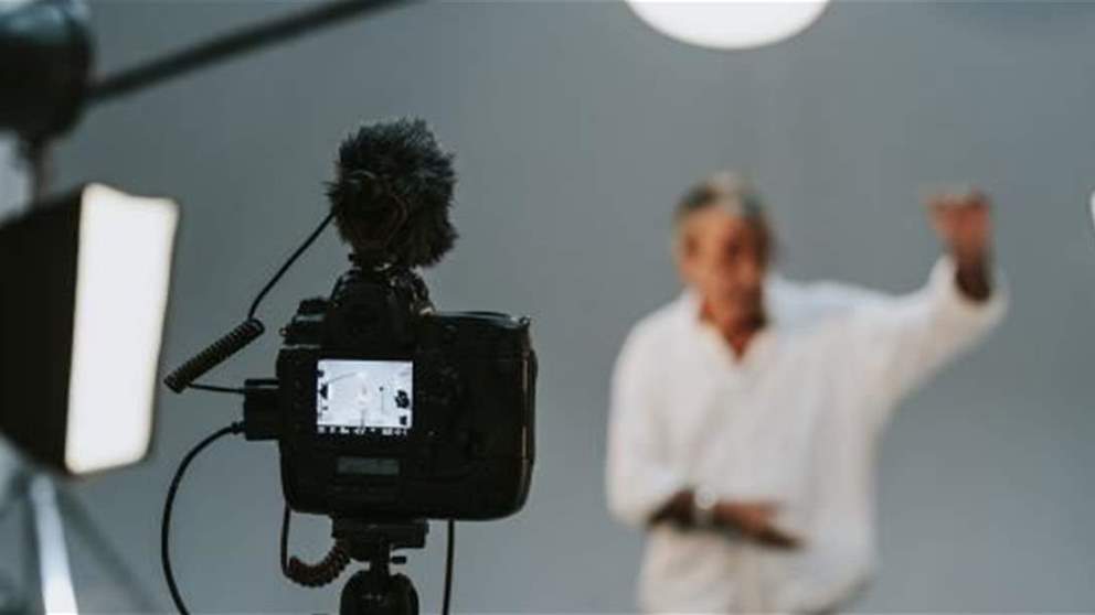 فنان مصري ينشر أول صورة لابنه والمتابعون: أخيرا اعترفت به!