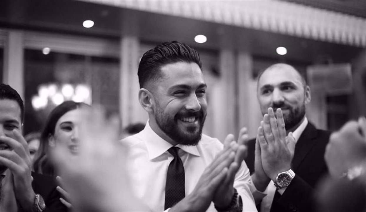 ابن صباح الجزائري يحتفل بعقد قرانه وعروسته نسخة عن منى زكي؟