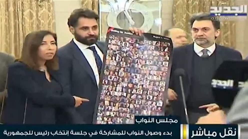 بالفيديو- جدال بين قاسم هاشم ونواب التغيير عند دخولهم إلى البرلمان مع صورة لشهداء المرفأ: كفاكم متاجرة بالدماء.. وحليمة قعقور ترد!