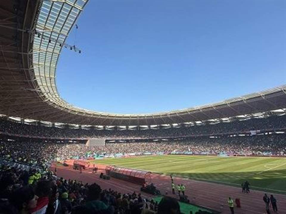 فيديوهات - نهائي كأس الخليج مهدد بالالغاء .. الجماهير تجتاح الاستاد !!