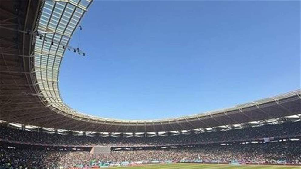 فيديوهات - نهائي كأس الخليج مهدد بالالغاء .. الجماهير تجتاح الاستاد !!
