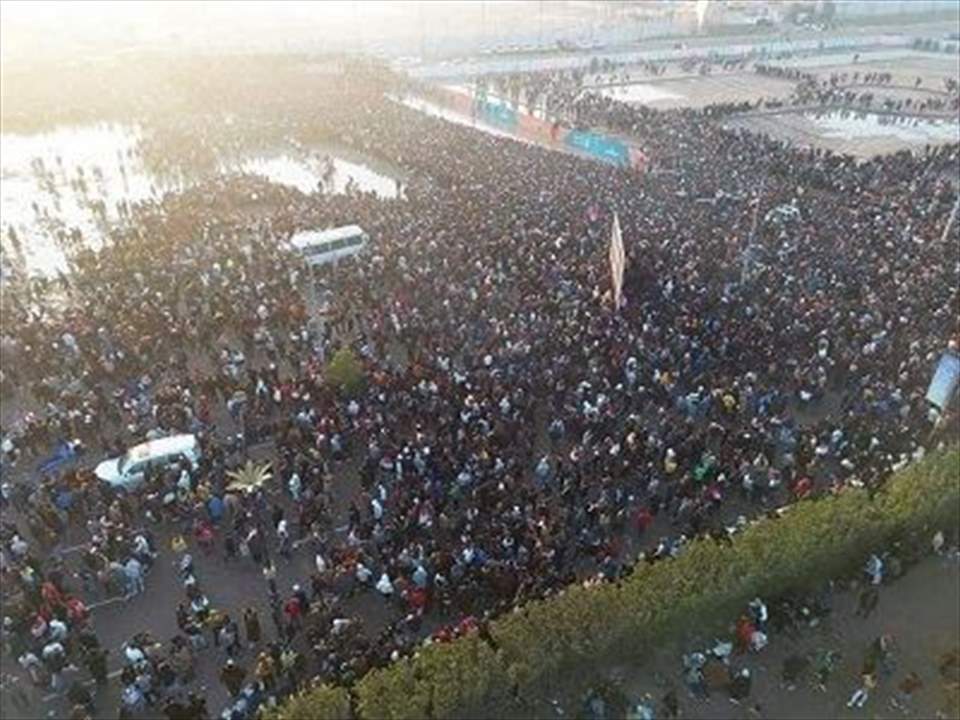 فيديو - قتلى وجرحى في التدافع .. نهائي "خليجي 25" في موعده 