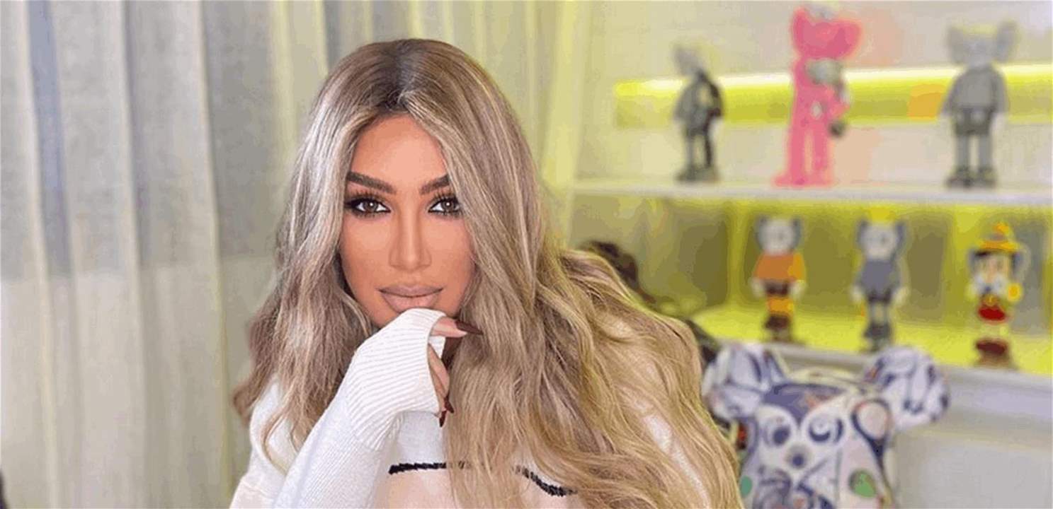 عناق بين مايا دياب وقصي خولي في كواليس joy awards 