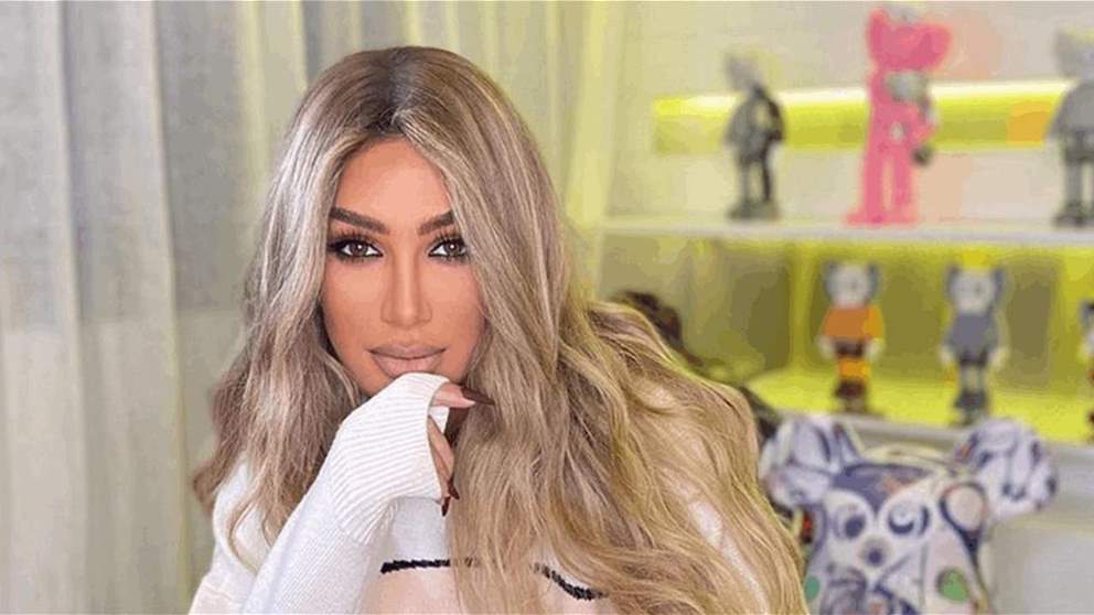 عناق بين مايا دياب وقصي خولي في كواليس joy awards 