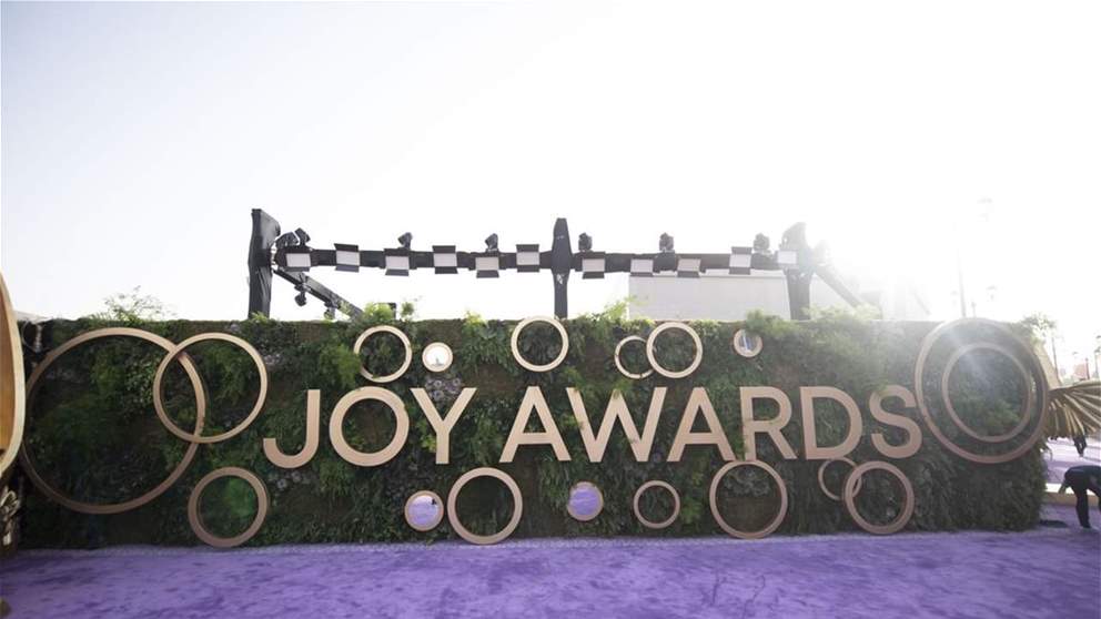 عفوية راغب علامة وماغي بو غصن و نادين نجيم لحظة توجههم الى joy awards 