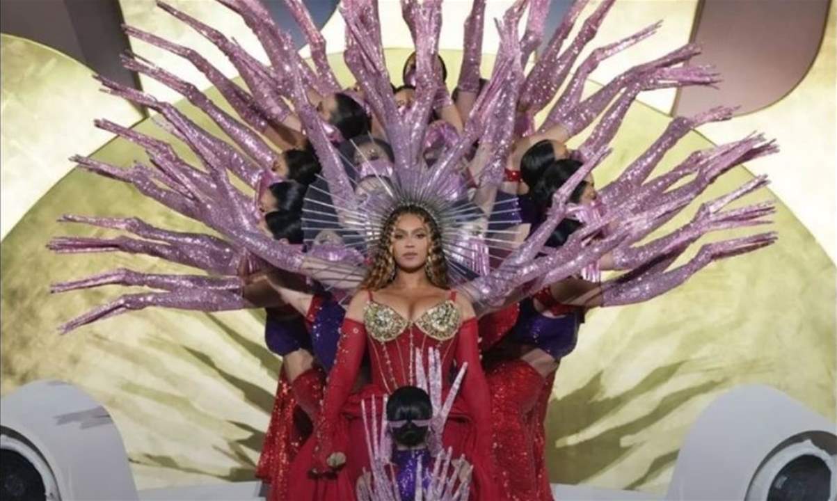 بيونسيه تقدم عرضا مُبهرا في دبي بمشاركة فرقة "ميّاس"