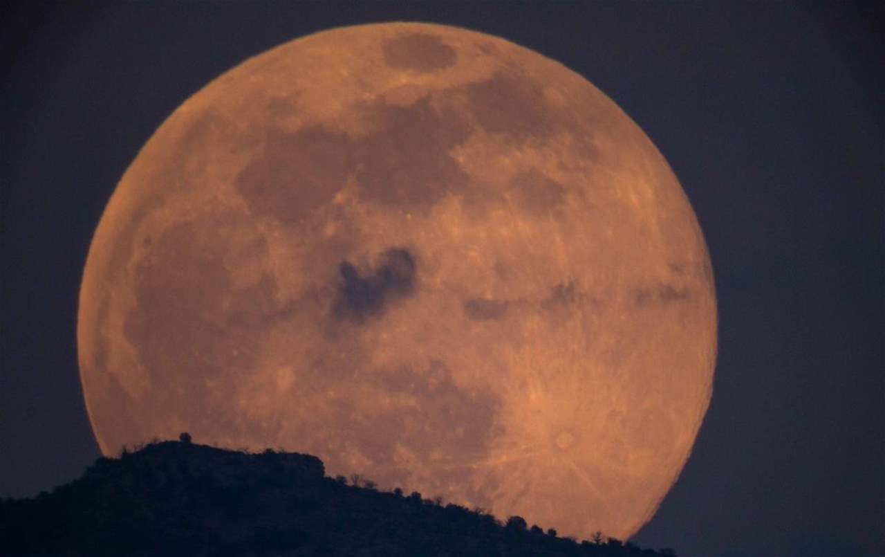   القمر يصل لأقرب نقطة من الأرض للمرة الأولى منذ 993 عاماً