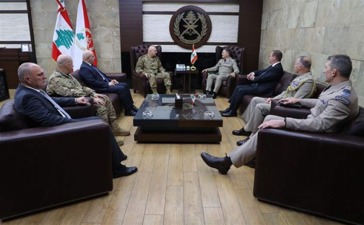  قائد الجيش التقى كبير مستشاري وزارة الدفاع البريطانية لشؤون الشرق الأوسط والملحق العسكري السعودي