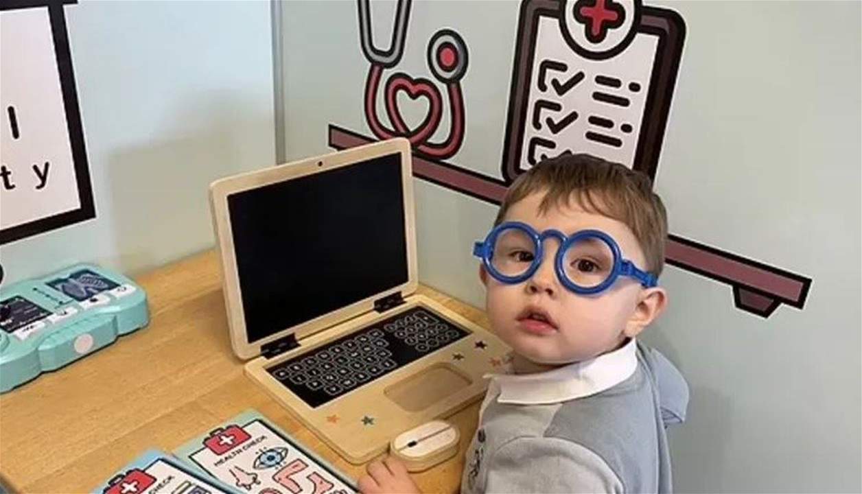   الطفل العبقري... يتحدث بـ7 لغات وعمره 3 سنوات فقط !!