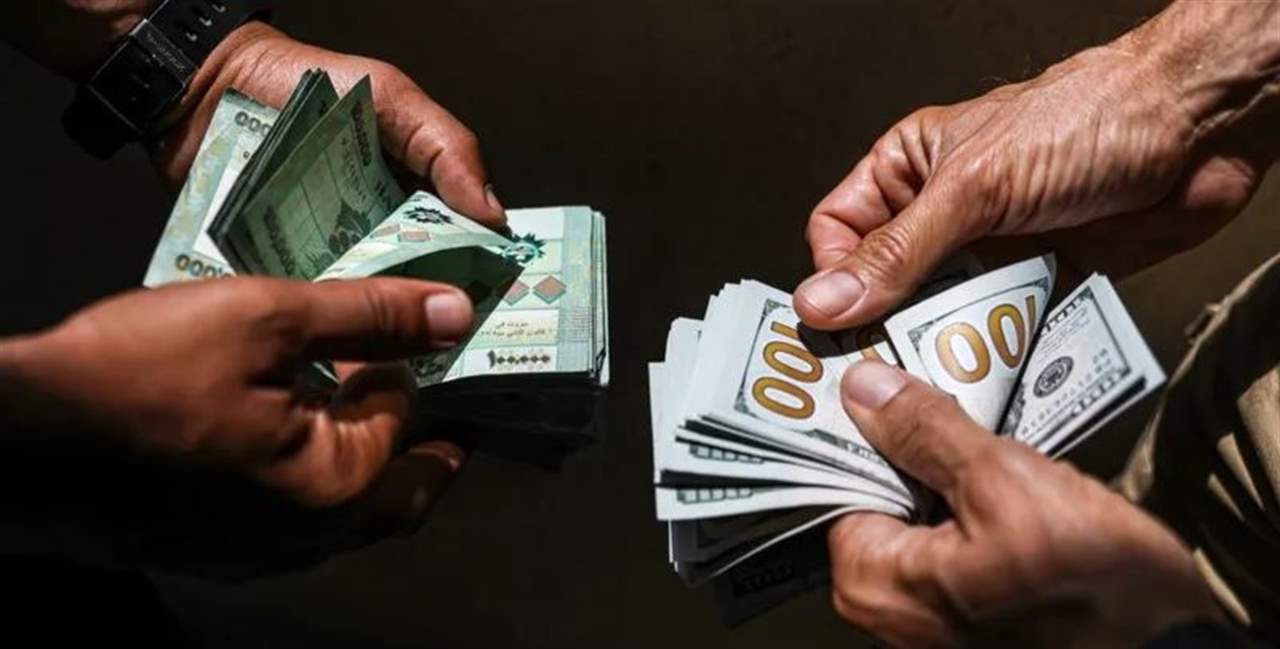 "الجمهورية": الدولار الأسود خارج السيطرة...هل من خطة "ب" لمصرف لبنان ؟