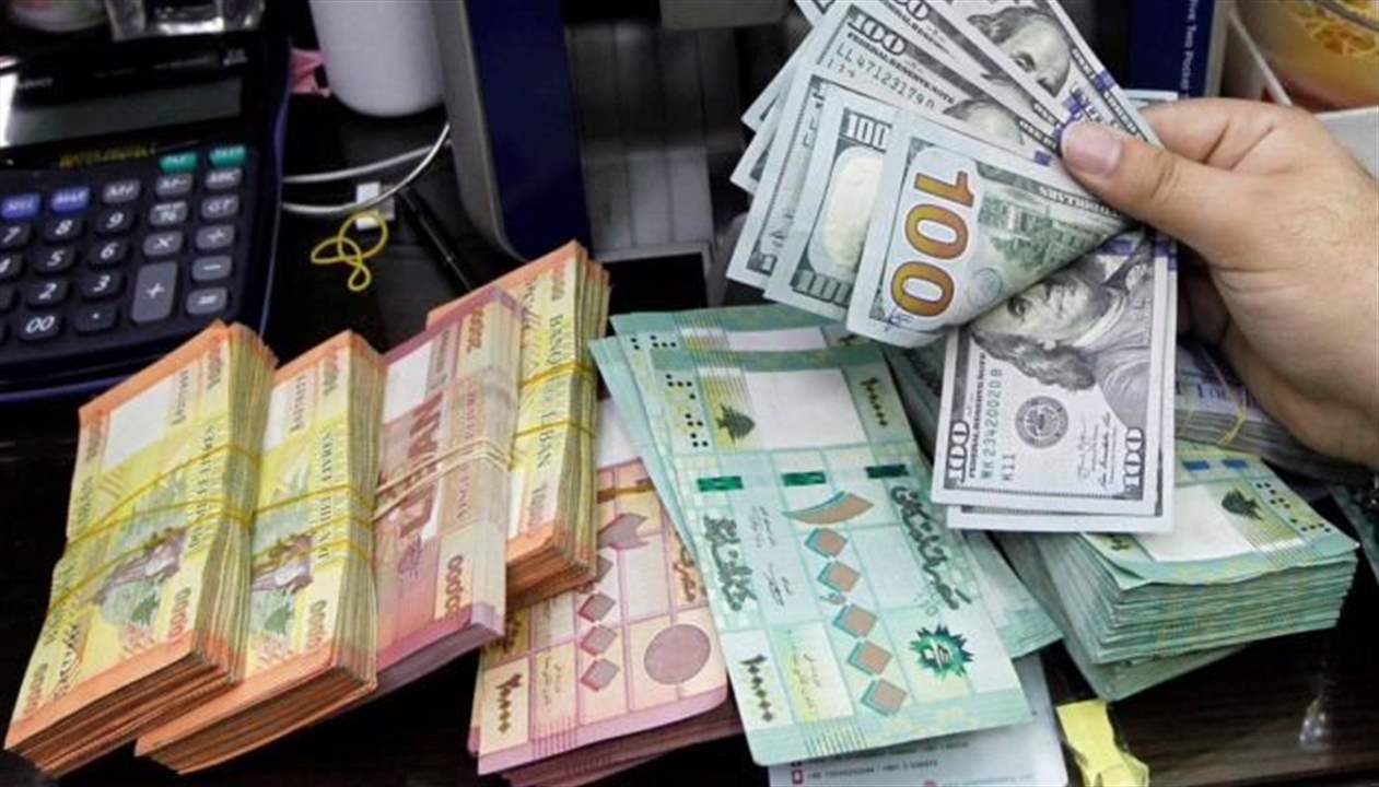    الدولار في السوق السوداء يواصل إرتفاعه... ويتخطى الـ56 ألف ليرة!
