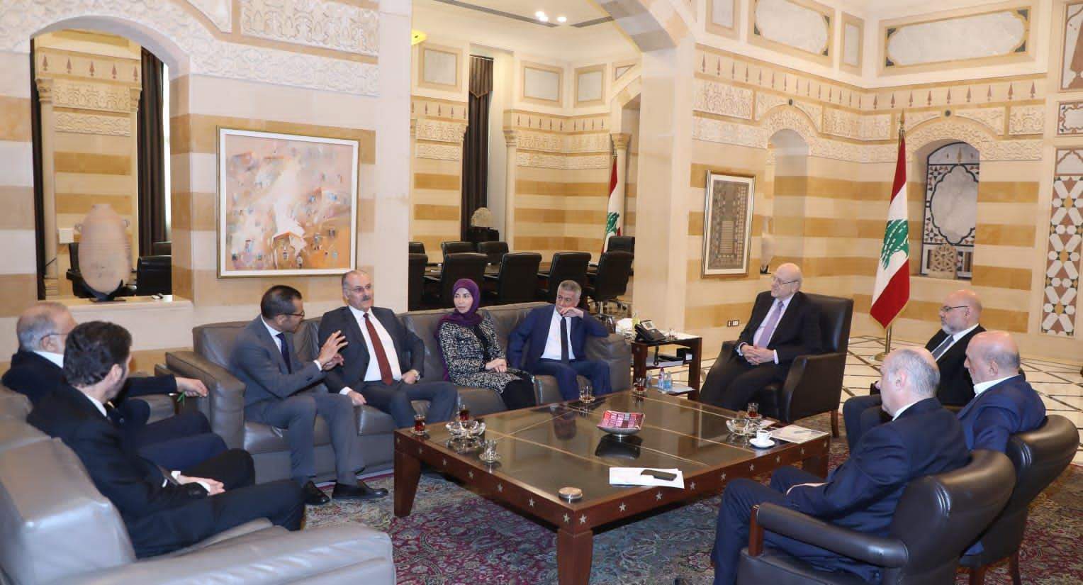 إجتماع "صحي" في السراي الحكومي بحث الأوضاع الصحية ومطالب القطاع الإستشفائي