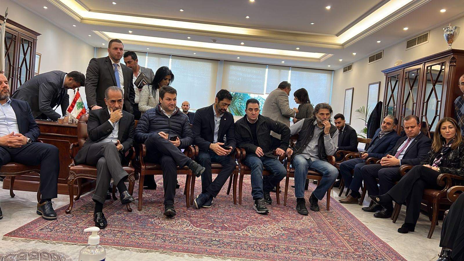 بالصور - نواب التغيير والمعارضة في مكتب نقيب المحامين قبل لقاء وزير العدل