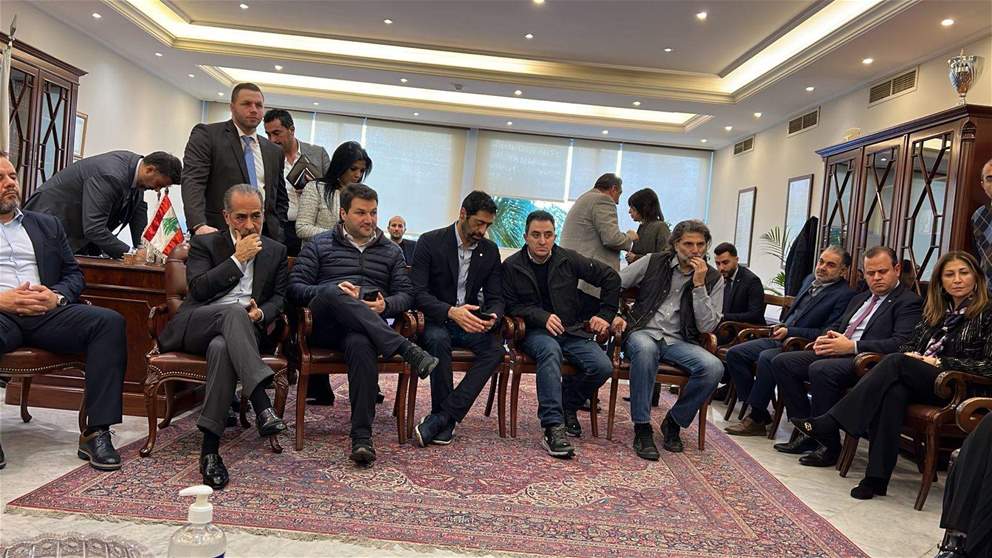 بالصور - نواب التغيير والمعارضة في مكتب نقيب المحامين قبل لقاء وزير العدل