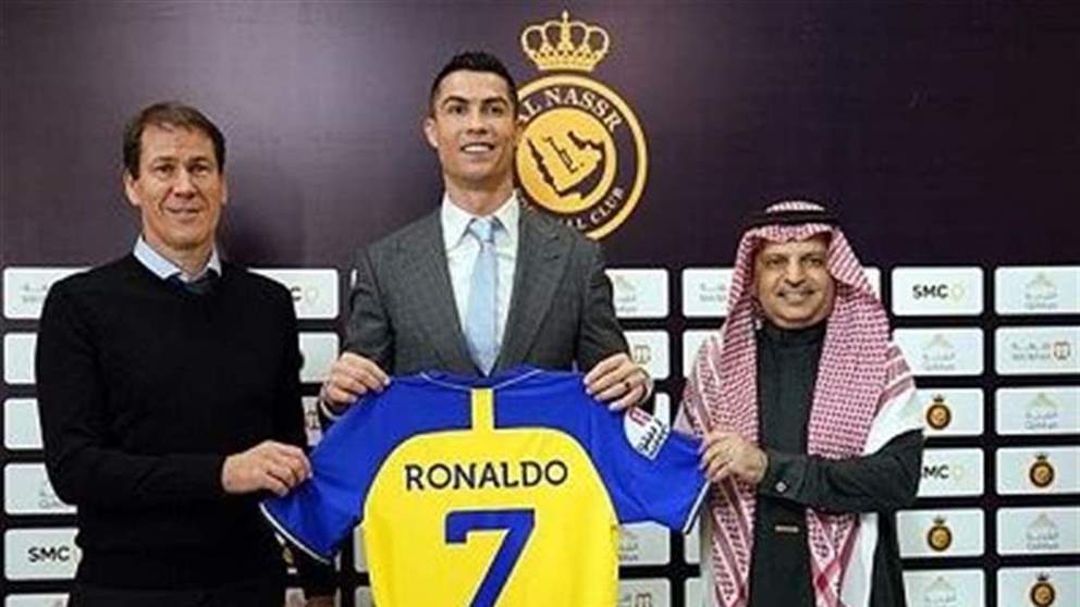 فيديو - جمهور سعودي يسخر من رونالدو ويهتف له "ميسي ميسي" !!
