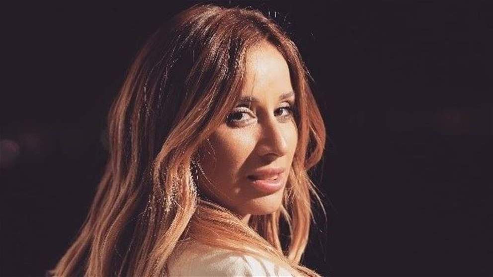 كارين رزق الله تفقد اعصابها بسبب ما فعله مصفف الشعر معها: راح شعري ! 