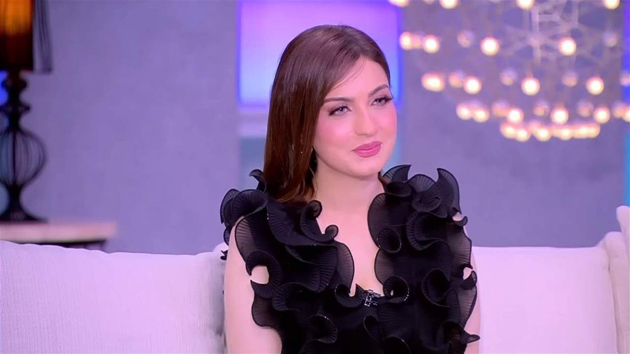 ضيف ياسمين عز الفنان الشهير يفاجئها بطلب يدها للزواج على الهواء وهي ترد: احنا اخوات