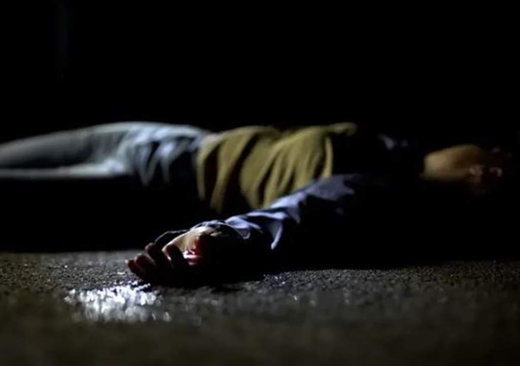 اقدمت على تكبيل ابنها وضــ ربه على رأسه حتى فارق الحياة !