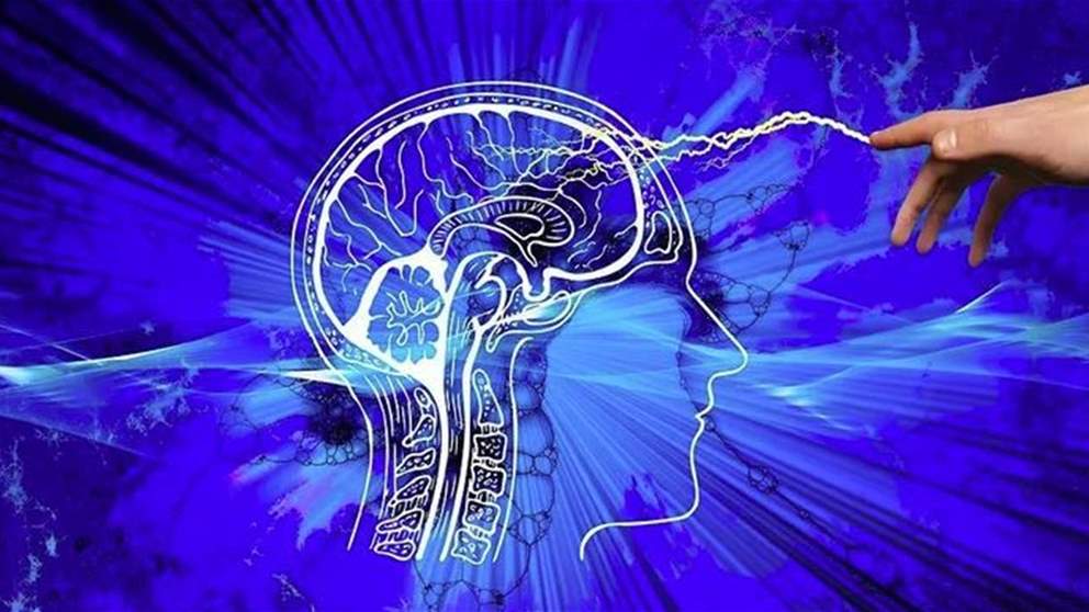  شريحة دماغية ارق من الشعرة ... تستخدم بالعقل فقط  الحاجة لاستخدام اليدين أو النقر على أية أزرار!