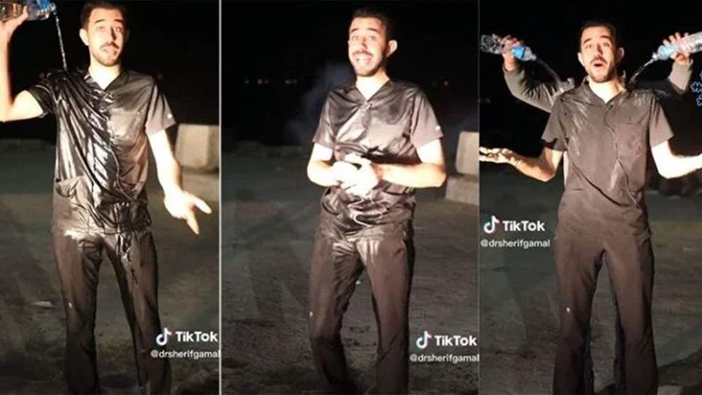 بالفيديو ـ طبيب مصري يستحم وسط الشارع لإثبات نظريته !