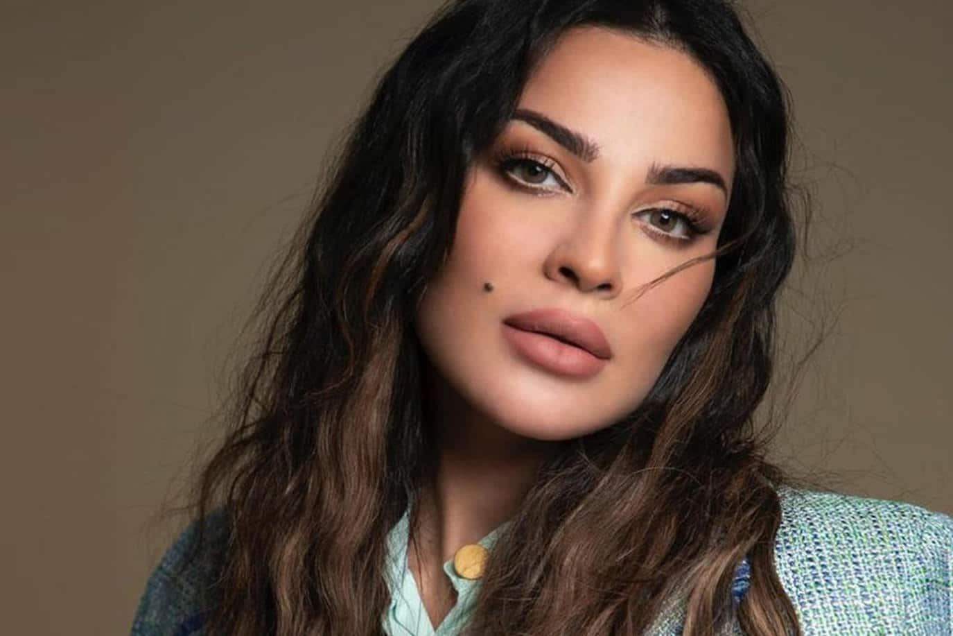 نادين نسيب نجيم لـ رندة كعدي:  حنيتك بتبكي الحجر 