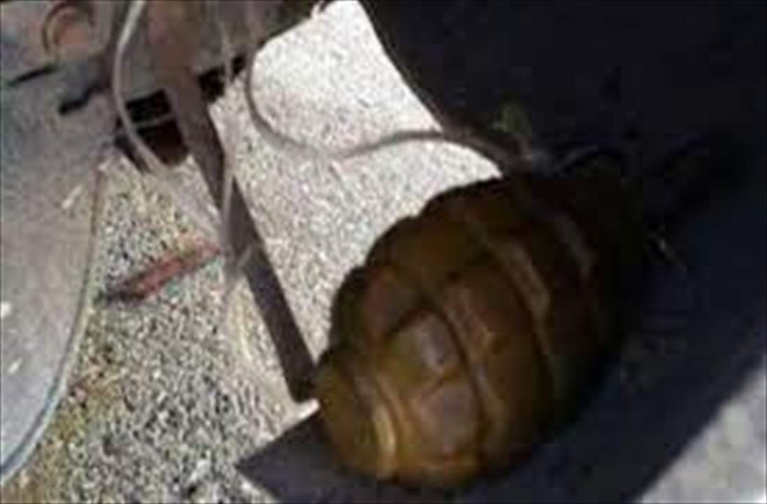 الوكالة الوطنية: العثور على قنبلة يدوية صالحة للتفجير  مربوطة بباب سيارة في جبشيت