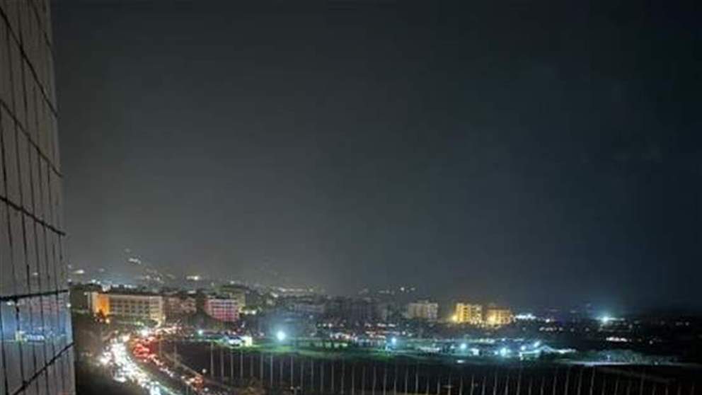 بالصورة - مئات الطرابلسيين لجأوا الى معرض رشيد كرامي الدولي بعد الهزة القوية التي شعروا بها 