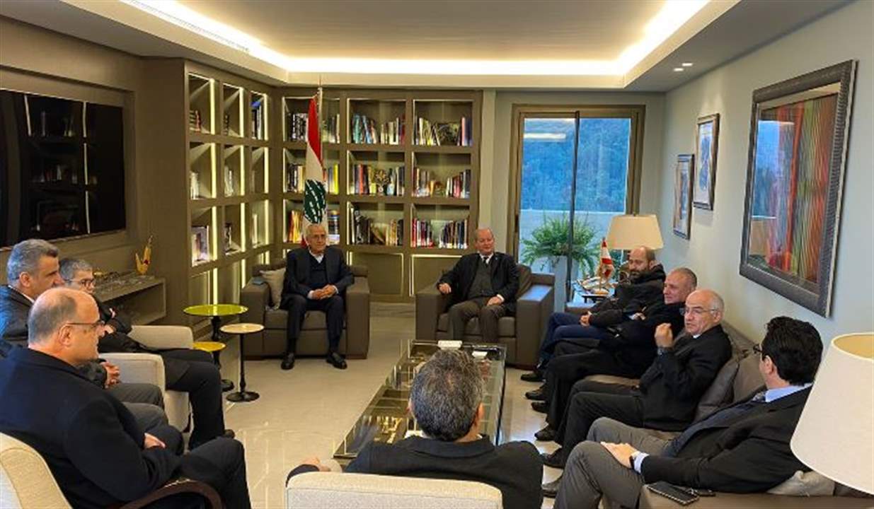 الرئيس سليمان استقبل وفد "الجبهة السيادية": تحييد لبنان مقدمة لبسط السيادة وتطبيق الدستور